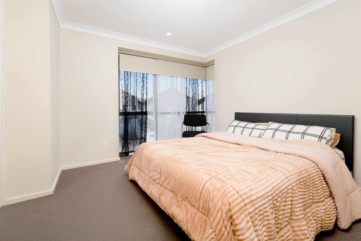 71sqm (Council) 2-storey, 2-bedroom + study, townhouse with 2-carparks in Mt Wellington, Currently tenanted (periodically) for $560/week, 47/51 Ireland Road, Mount Wellington, Auckland