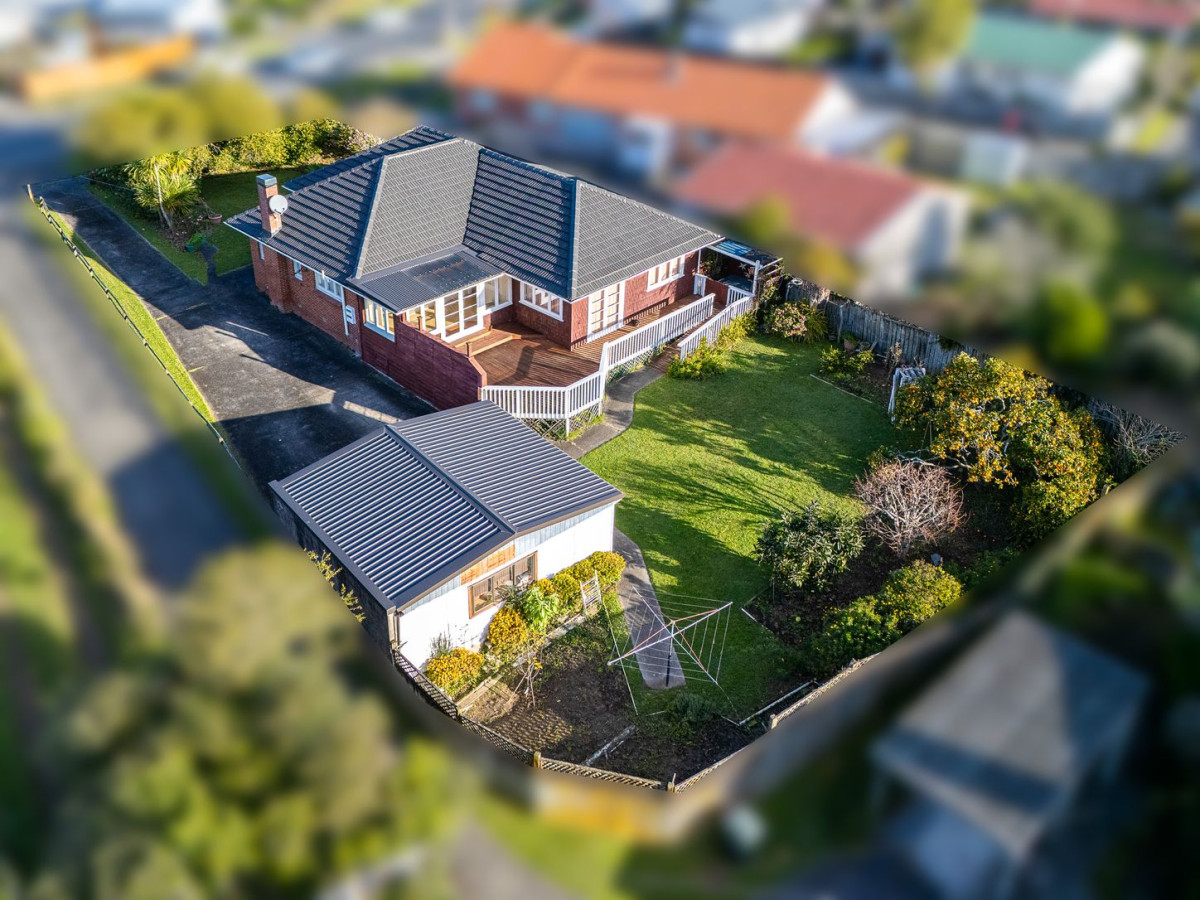 828m2 section, Brick and tile 3 beds 2 baths house with double garage, 27 Metcalfe Road, Ranui, Auckland