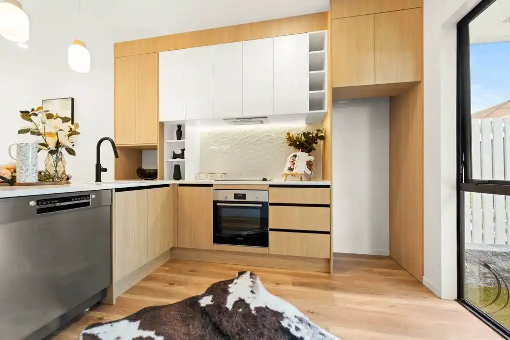 89m2 Freehold 2 beds (1 ensuite) + study space 2.5 baths home, Fully fenced, easy-care backyard, No body corporate or residents’ society fees, 0.2 km to Sylvia Park School, 10 Keate Place, Mt Wellington, Auckland