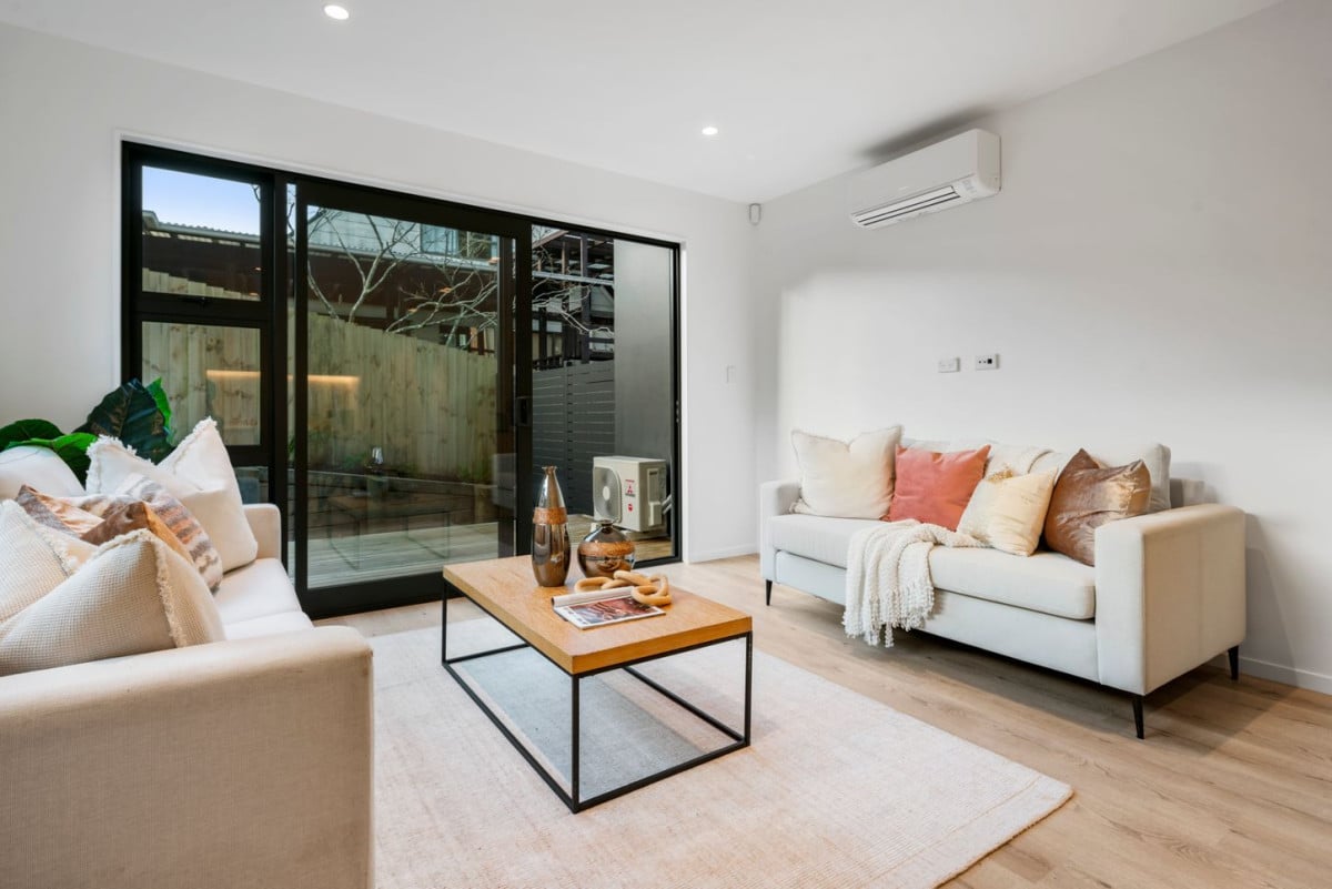 Price dropped to sell down the last 3 units, Brandnew freehold 3 beds 2.5 baths home with car park, No any Society cost, Under floor heating in both bathrooms, 7 Pharlap Drive, Northcross,, Auckland
