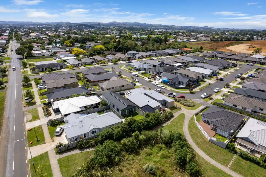 For rent. 3 beds 2 naths house with garage, Available from 24th July, 7 O Ruamano Crescent, Pukekohe, Auckland