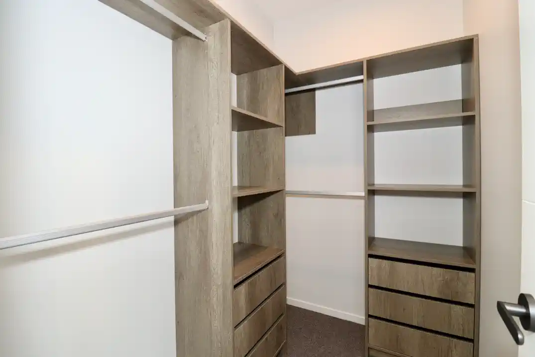 For rent, No Pet, No smoker, 5 beds 3 baths house with garage, including a self-contained 1-bedroom unit with its own living area, separate entry, and subletting allowed, Available from the 7th July, 13 Ngakau Road, Drury, Auckland