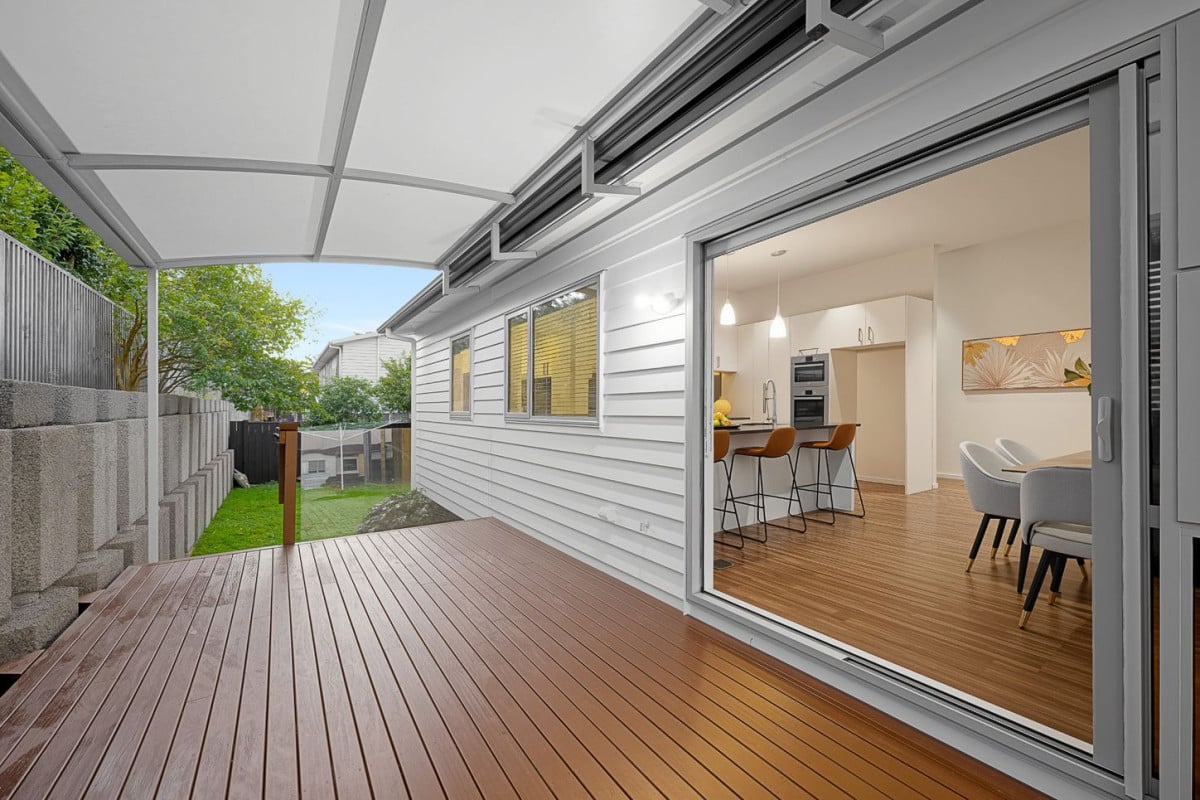 621m2 section, 2 kitchens, 334m2 5 beds ( 2 ensuites, Two additional semi-ensuite) 4 baths house with double garage, 2 ensuites ground floor, 9 Platinum Rise, Ranui, Auckland