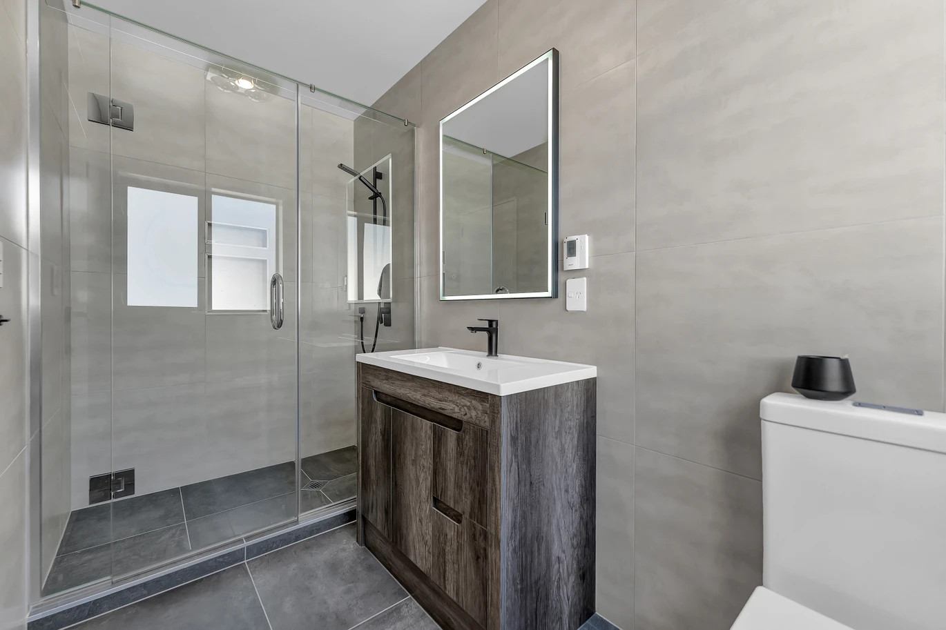 Nearly New, Next to the Reserve-Mission Heights! Owners relocating, 4 beds 2.5 baths house with garage, 13 Pumau Place Flat Bush, Auckland