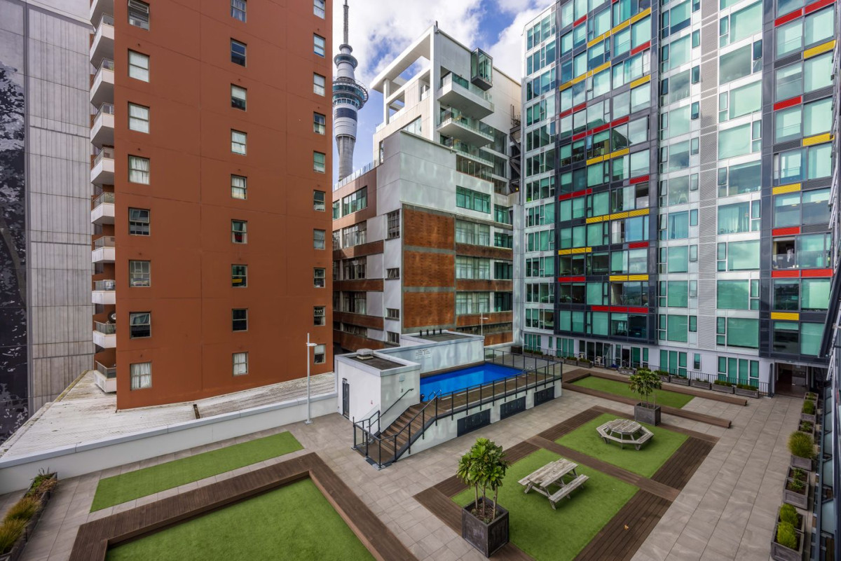 The overseas owner is motivated to achieve a sale, Auckland Girls Grammar school zone, 44m2 Freehold 2 beds 1 bath apartment, 222/135 Hobson Street, Auckland Central, Auckland