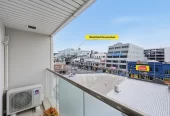 Overseas Vendor Must Sell – Double Grammar school zone (AGS & EGGS), 3 beds 2 baths apartment with 2 car parks, in the highly regarded King’s Square Apartments. 420/26 Remuera Road Newmarket, Auckland