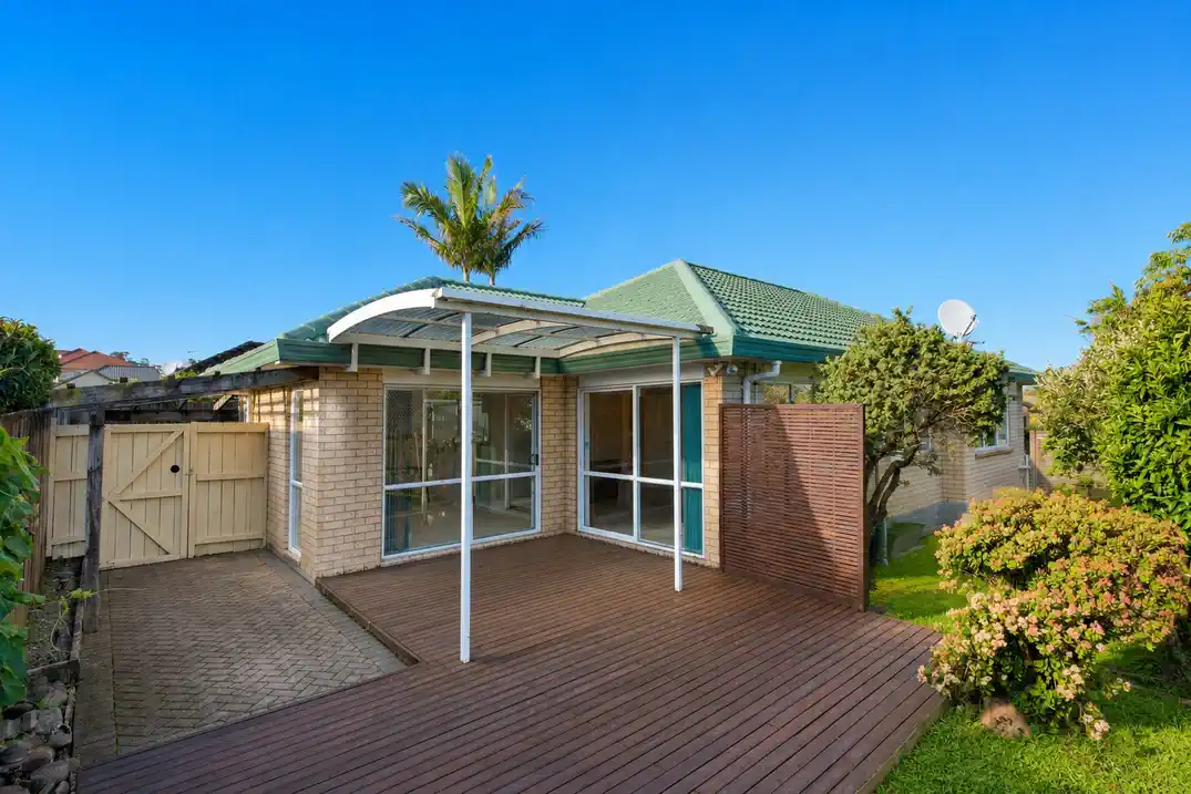 For rent, 3 beds 2 baths house with double garage, Available from 9th July, 2/6 Keenagh Rise, Dannemora, Auckland