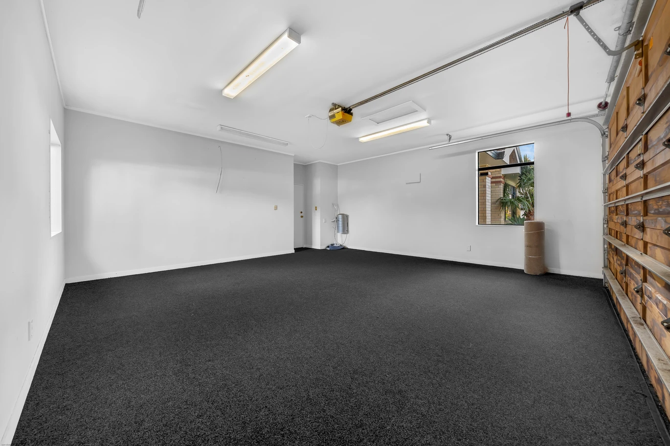 Grand Family Living on 806m² in Dannemora, 280m2 6 beds 3 baths house with double garage, Botany Downs Secondary College zone, 15 Kilkenny Drive East Tamaki Heights, Auckland