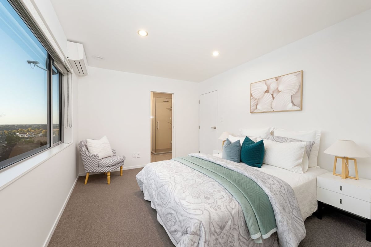621m2 section, 2 kitchens, 334m2 5 beds ( 2 ensuites, Two additional semi-ensuite) 4 baths house with double garage, 2 ensuites ground floor, 9 Platinum Rise, Ranui, Auckland