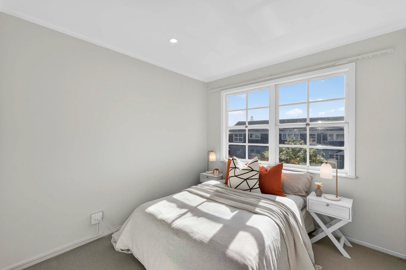981m2 section, 404m2 character 5 beds 3 baths grand residence with triple garage, swimming pool, Beautifully landscaped gardens, 9 Worcester Road Meadowbank, Auckland