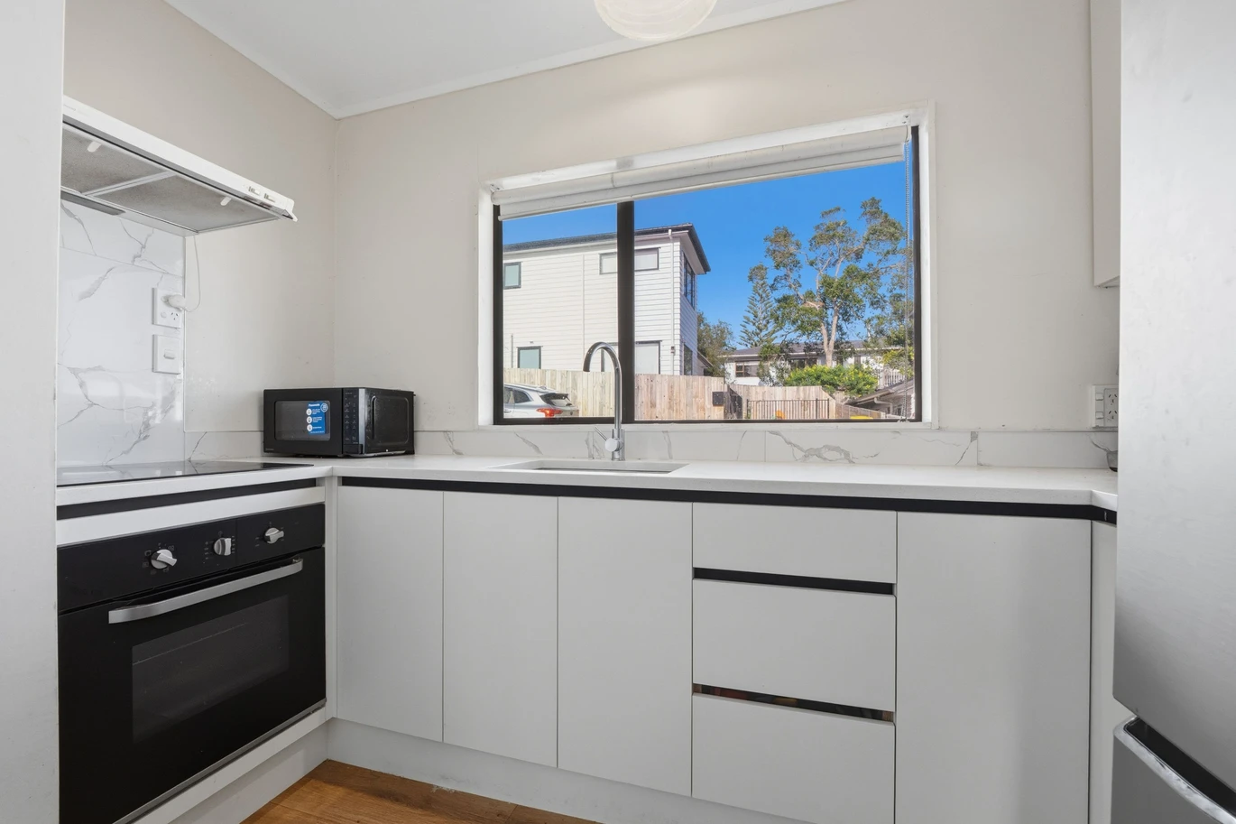 Green Bay High school zone, Renovated 3 beds 1 bath house with carport, ALL CONJUNCTIONALS WELCOME, so agents, bring your buyers, 2/38 Leo Street Glen Eden, Auckland