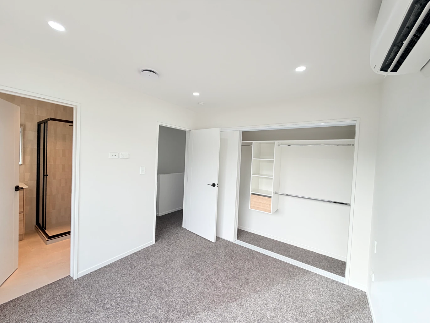 10-Year Stamford Building Warranty, Brandnew standalone 3 beds (2 ensuites) 3 baths home with car park, Home Ventilation System, 2 Air-Conditioning in living area and master bedroom. close to to Sylvia Park Shopping Centre, Lot 3/40 Walters Road Mount Wellington, Auckland