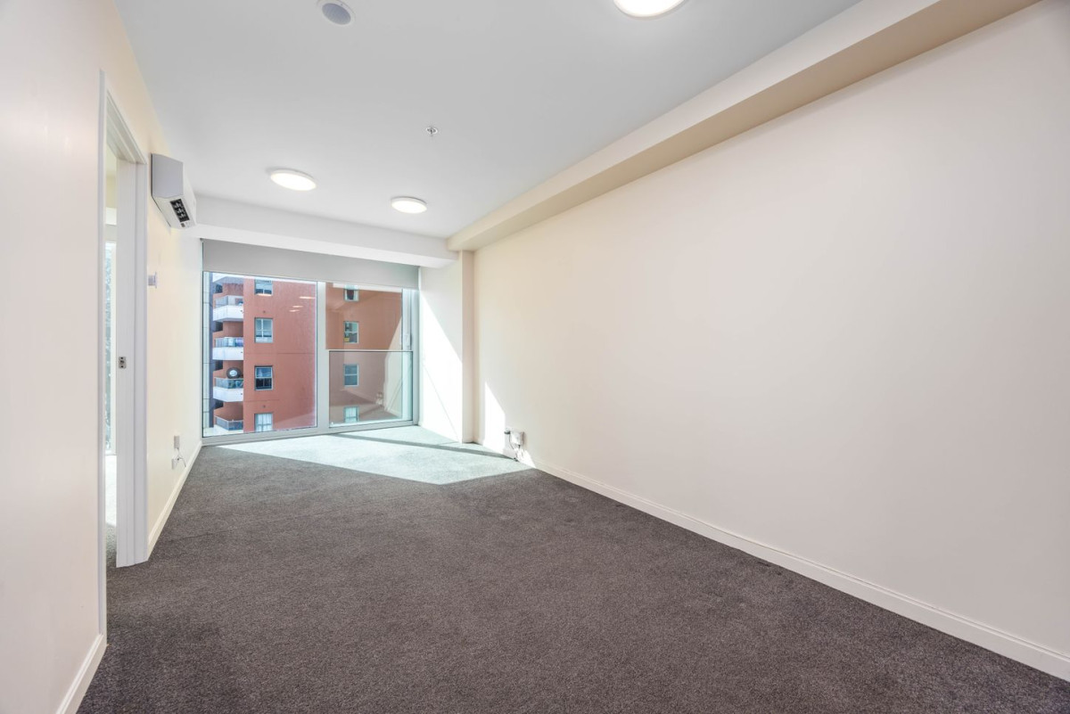 The overseas owner is motivated to achieve a sale, Auckland Girls Grammar school zone, 44m2 Freehold 2 beds 1 bath apartment, 222/135 Hobson Street, Auckland Central, Auckland