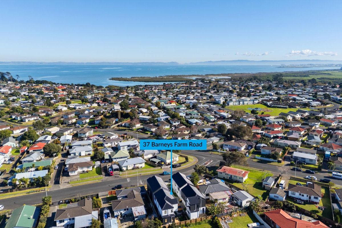 10 Year Master Builder Guarantee + 24 Months Builders Maintenance Guarantee, 133m2 Brandnew standalone 4 beds 2.5 baths home with garage, 1-4/37 Barneys Farm Road, Clendon Park, Auckland