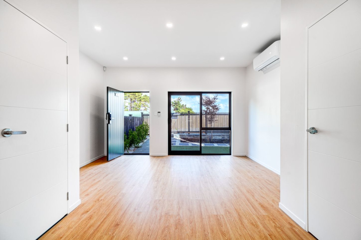 Water Views, Walk to Parks, Brandnew 3 beds 2.5 baths home with car park, 10&20/38 Fairlands Avenue, Waterview, Auckland