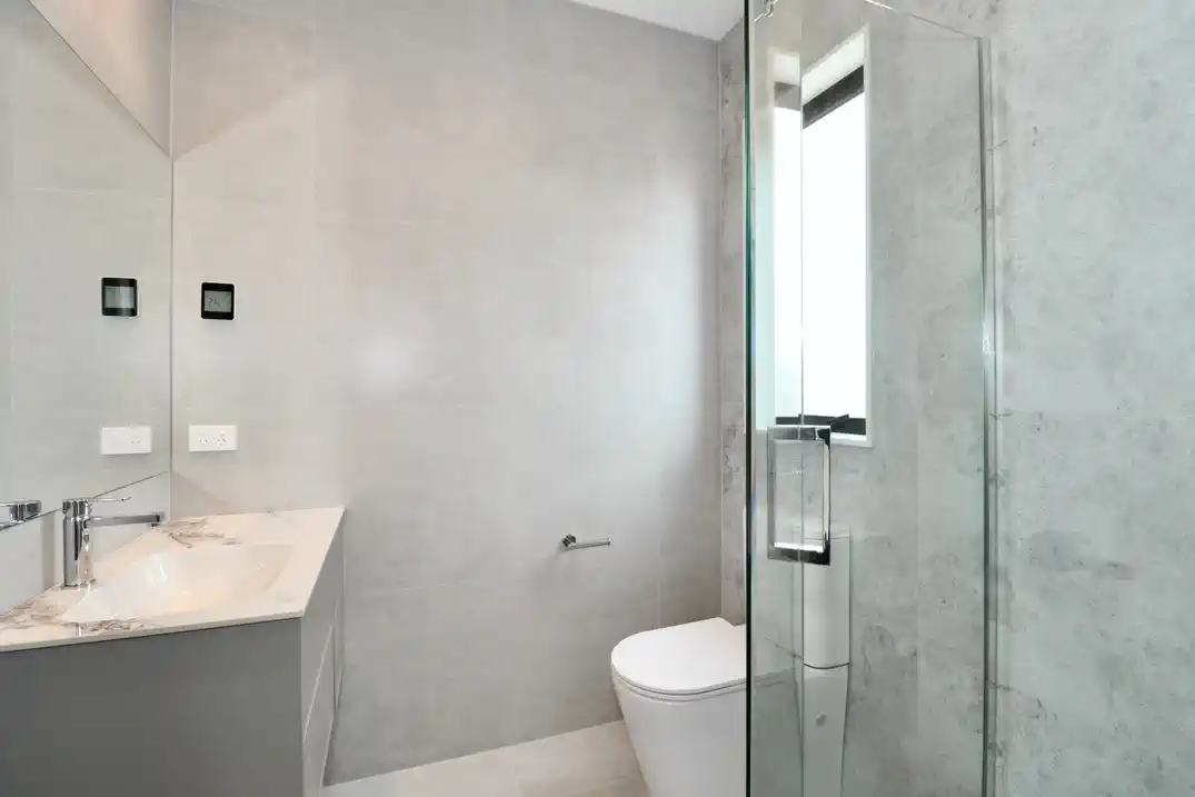 For rent, No Pet, No smoker, 5 beds 3 baths house with garage, including a self-contained 1-bedroom unit with its own living area, separate entry, and subletting allowed, Available from the 7th July, 13 Ngakau Road, Drury, Auckland