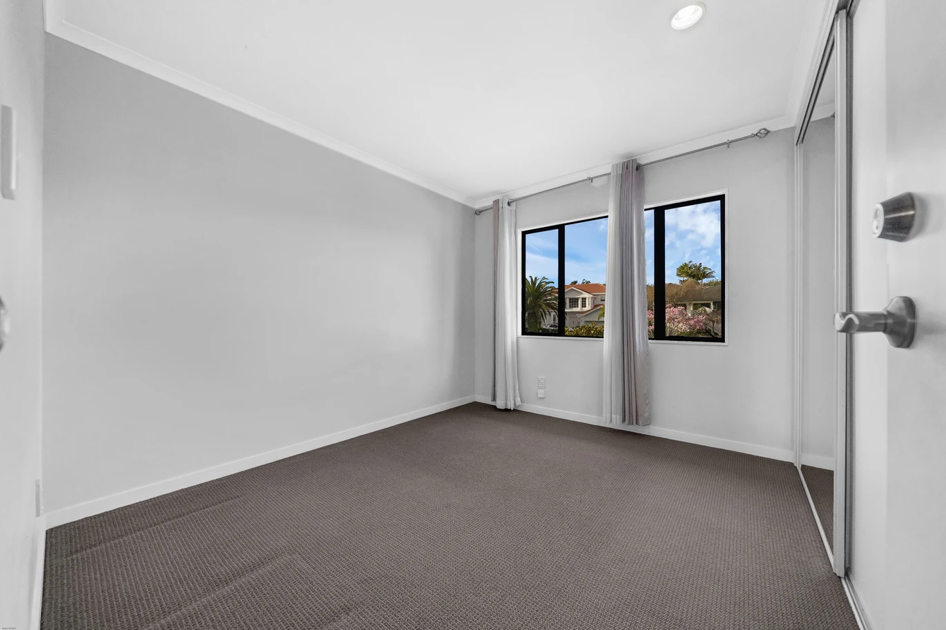 Grand Family Living on 806m² in Dannemora, 280m2 6 beds 3 baths house with double garage, Botany Downs Secondary College zone, 15 Kilkenny Drive East Tamaki Heights, Auckland