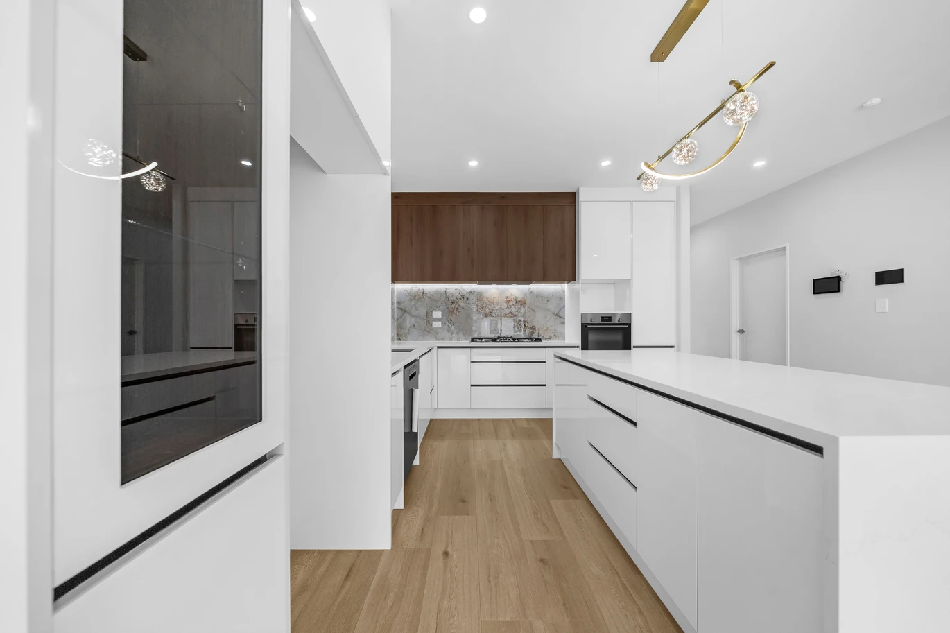 2 kitchens, 6 beds (2 ensuites) 4.5 baths house with garage and 1 bed granny, 65 Rashni Road Flat Bush, Auckland