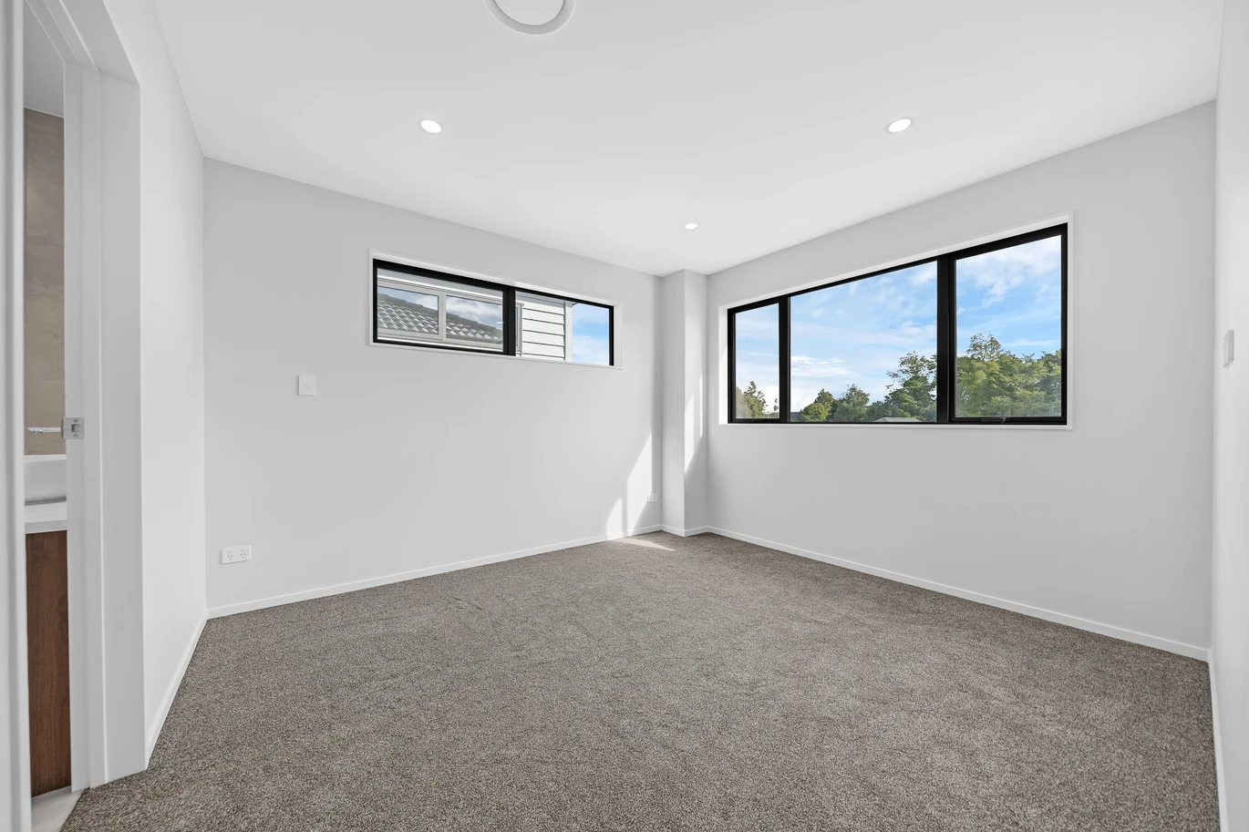 2 kitchens, 6 beds (2 ensuites) 4.5 baths house with garage and 1 bed granny, 65 Rashni Road Flat Bush, Auckland