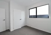 For rent, No Pet, No smoker, 5 beds 3 baths house with garage, including a self-contained 1-bedroom unit with its own living area, separate entry, and subletting allowed, Available from the 7th July, 13 Ngakau Road, Drury, Auckland