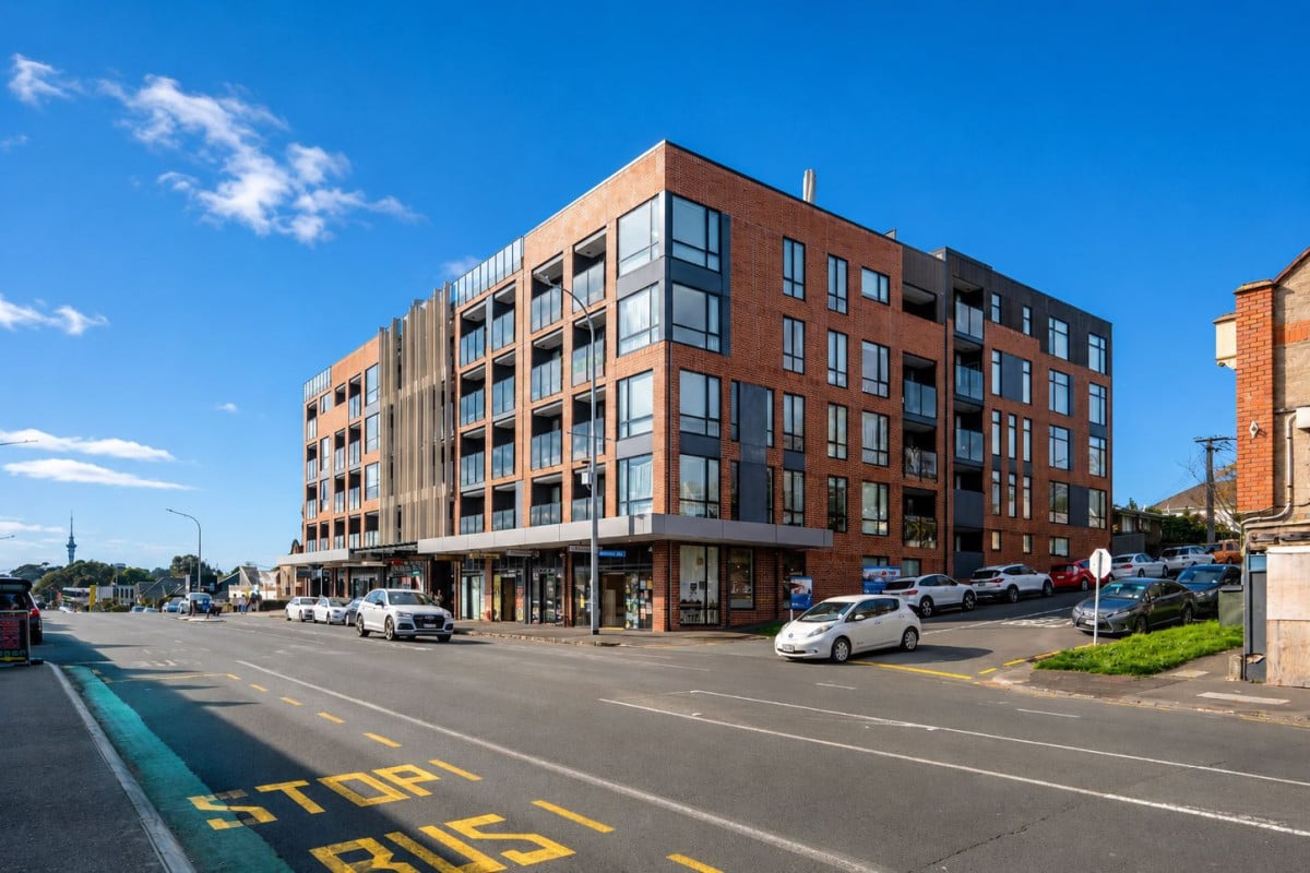 Double grammar school zone ( Mt Albert Grammar and Epsom Girls Grammar), 57m2 Freehold 2 beds 1 bath apartment, 512/428 Dominion Road, Mount Eden, Auckland