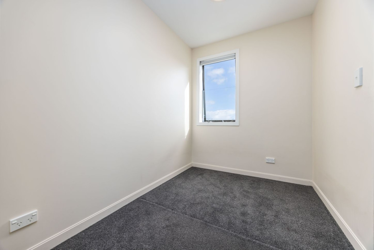 The overseas owner is motivated to achieve a sale, Auckland Girls Grammar school zone, 44m2 Freehold 2 beds 1 bath apartment, 222/135 Hobson Street, Auckland Central, Auckland