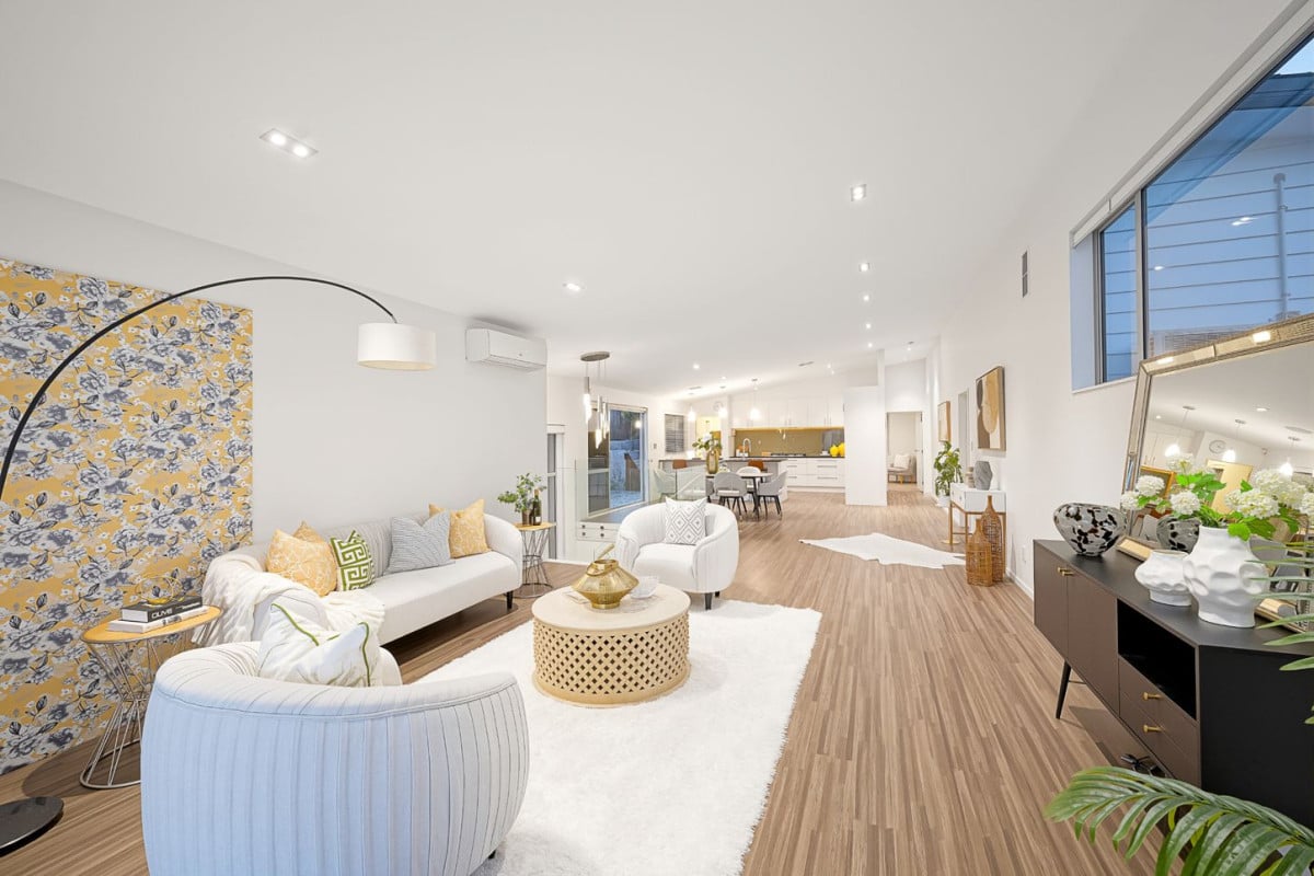 621m2 section, 2 kitchens, 334m2 5 beds ( 2 ensuites, Two additional semi-ensuite) 4 baths house with double garage, 2 ensuites ground floor, 9 Platinum Rise, Ranui, Auckland