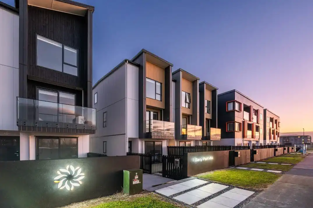 Parkside Living in an Exceptional Location, Brandnew 3 beds 2.5 baths home with garage, 1 bed 1 bath ground floor, 1 km to Ormiston Senior College, 41 Flat Bush School Road, Flat Bush, Auckland