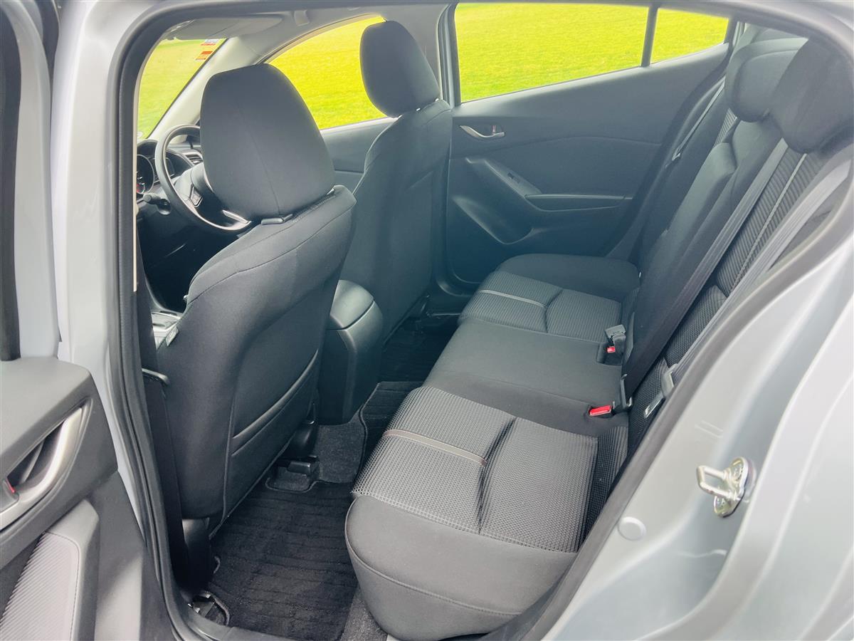 2018 Mazda Axela APPLE CAR PLAY 44000 KMS ONLY Hatchback Automatic, 5 seats, Petrol, 1,500 cc