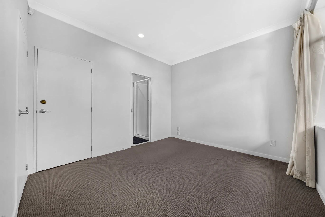 Grand Family Living on 806m² in Dannemora, 280m2 6 beds 3 baths house with double garage, Botany Downs Secondary College zone, 15 Kilkenny Drive East Tamaki Heights, Auckland