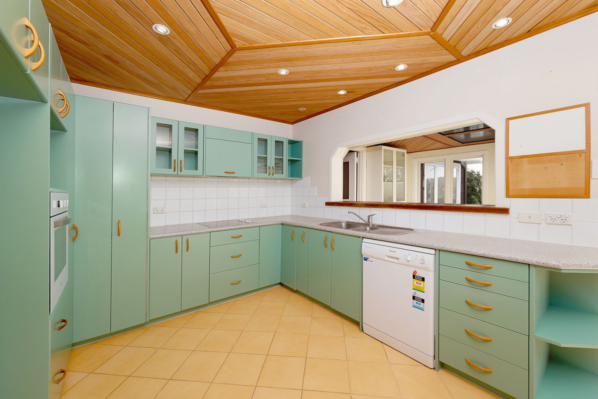 828m2 section, Brick and tile 3 beds 2 baths house with double garage, 27 Metcalfe Road, Ranui, Auckland