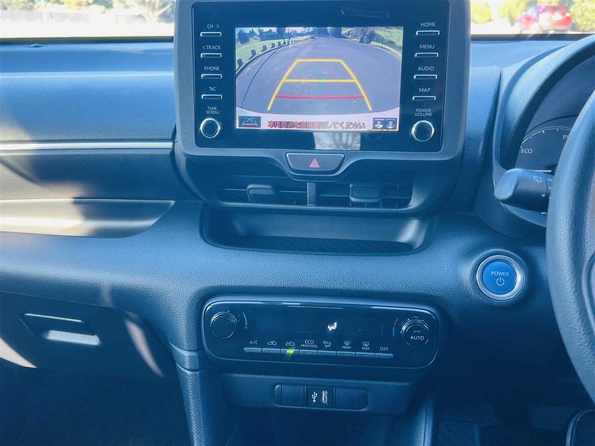 2021 Toyota Yaris HYBRID CRUISE CONTROL SMART KEY Hatchback Automatic, 5 seats, Hybrid, Petrol, 1,500 cc, 32,708 km