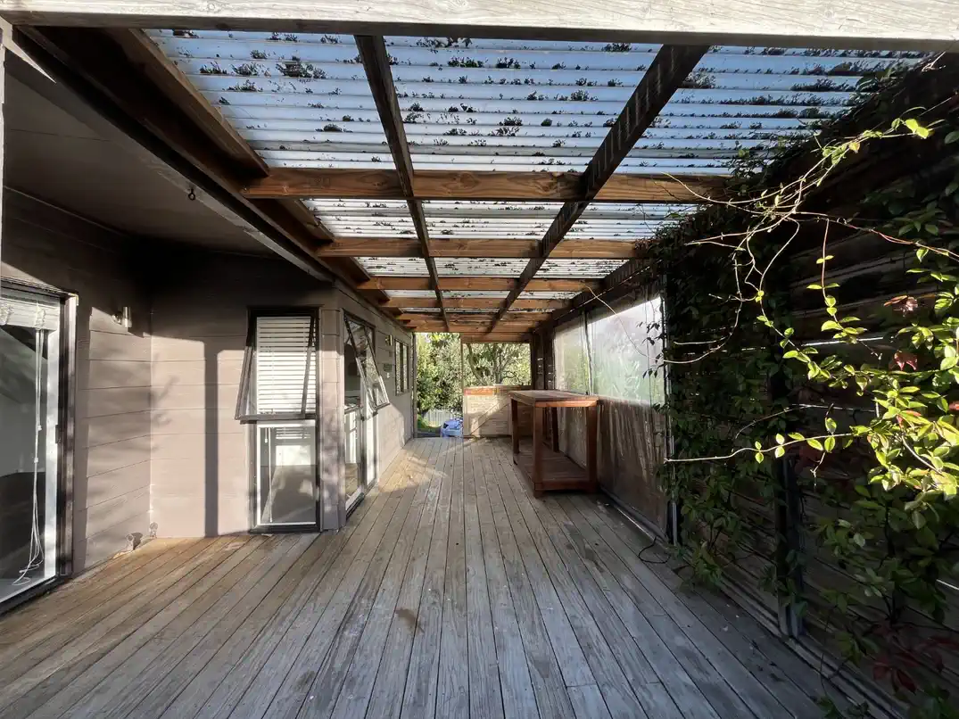 For rent, 1-year fixed-term lease ONLY, 3 beds 1 bath house with carport, Available from 25th May, 26 orinda close, Botany Downs, Auckland