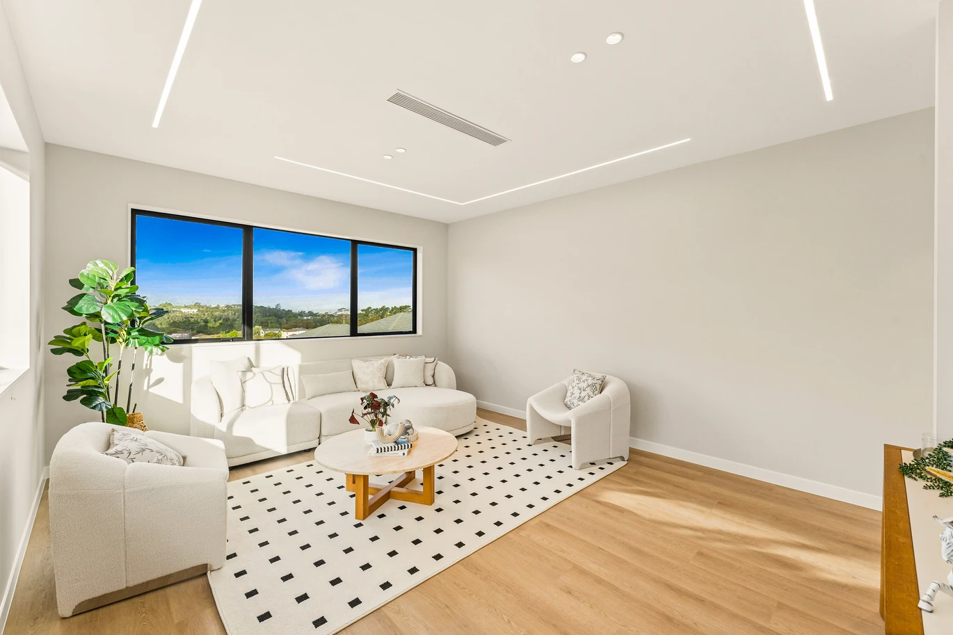 786m2 section, 2 kitchens, 355m2 Brandnew 7 beds (1 ensuite) 4 baths house with double garage and 3 beds granny, move-in ready, Central air conditioning system upstairs, Separate heat pump downstairs, Underfloor heating in all bathrooms, 10 Saw Lane Swanson, Auckland