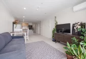 Overseas Vendor Must Sell – Double Grammar school zone (AGS & EGGS), 3 beds 2 baths apartment with 2 car parks, in the highly regarded King’s Square Apartments. 420/26 Remuera Road Newmarket, Auckland