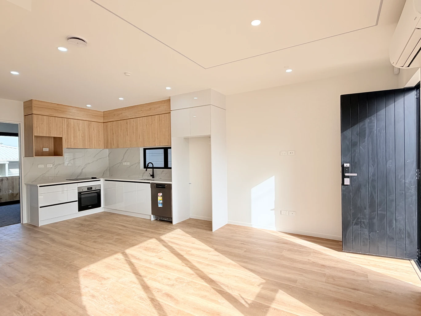 10-Year Stamford Building Warranty, Brandnew standalone 3 beds (2 ensuites) 3 baths home with car park, Home Ventilation System, 2 Air-Conditioning in living area and master bedroom. close to to Sylvia Park Shopping Centre, Lot 3/40 Walters Road Mount Wellington, Auckland