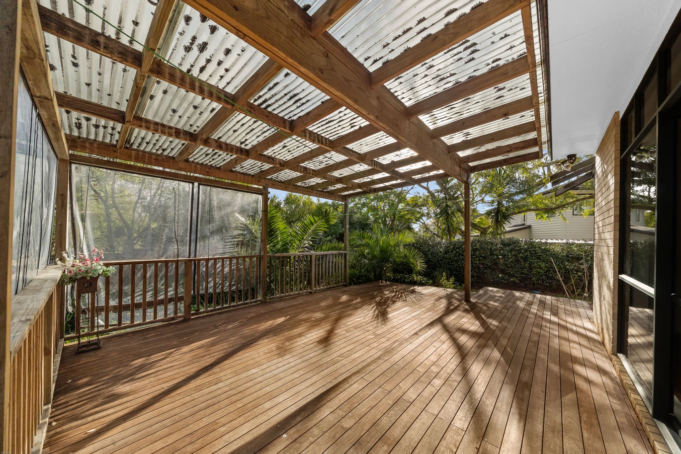 Grand Family Living on 806m² in Dannemora, 280m2 6 beds 3 baths house with double garage, Botany Downs Secondary College zone, 15 Kilkenny Drive East Tamaki Heights, Auckland