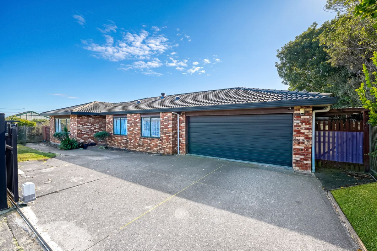 444m2 section, 150m2 Brick and tile 3 beds 2 baths house with double garage, 32 Munroe Road, Ranui, Auckland