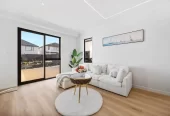 2 kitchens, 6 beds (4 ensuites) 5.5 baths house with double garage and 2 beds granny, 39 Park Green Avenue, Karaka, Auckland