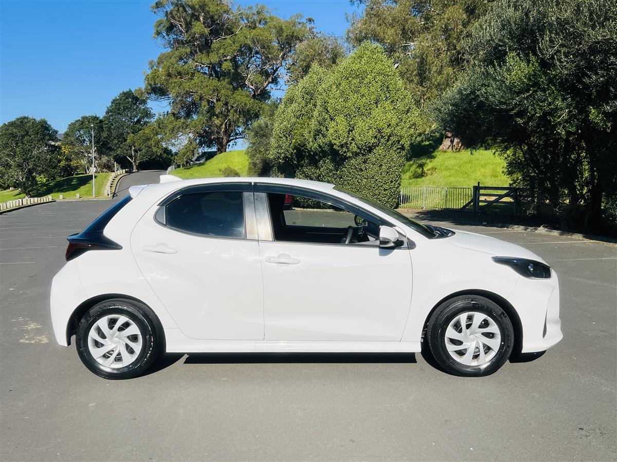 2021 Toyota Yaris HYBRID CRUISE CONTROL SMART KEY Hatchback Automatic, 5 seats, Hybrid, Petrol, 1,500 cc, 32,708 km