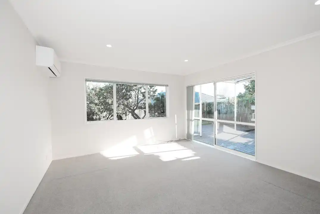 For rent, 3 beds 2 baths house with double garage, Available from 9th July, 2/6 Keenagh Rise, Dannemora, Auckland