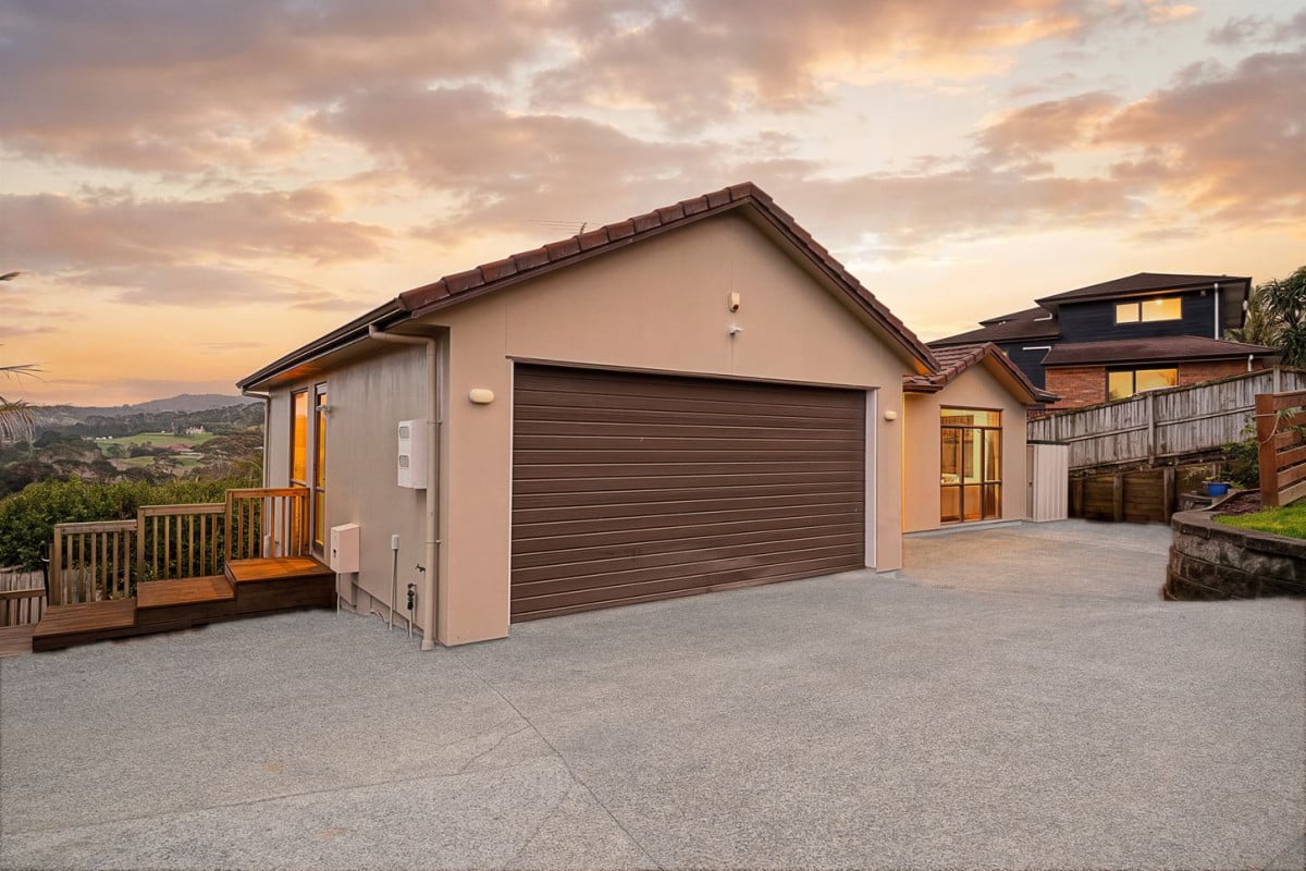 607m2 section, with uninterrupted views of the Waitakere Ranges, 256m2 4 beds 2.5 baths house with double garage, 14 Waltham Street, Henderson, Auckland
