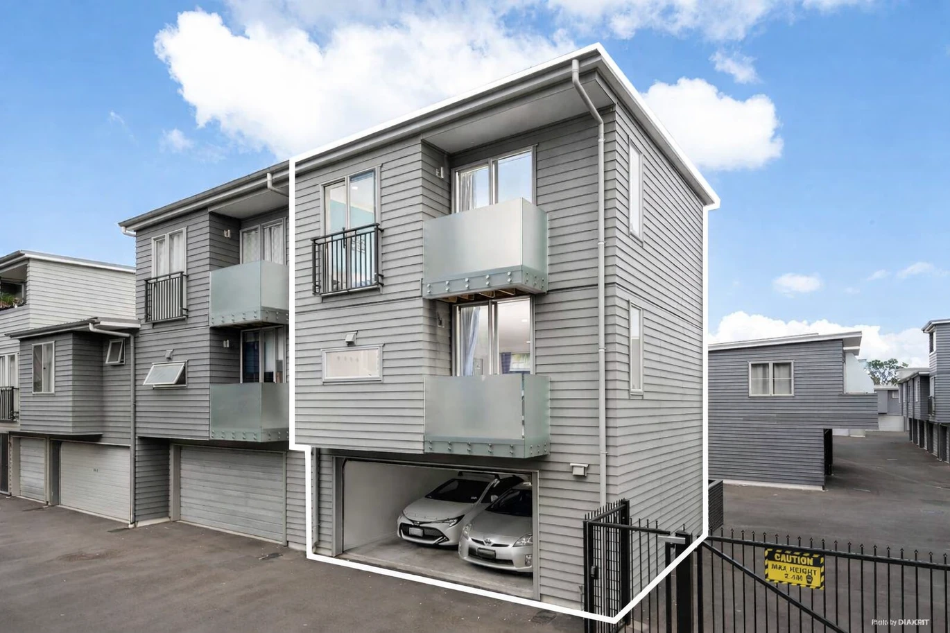 Motivated seller, Double Grammar school zone, Enquiries Over $785,000, 125m2 3 beds 1.5 baths home with double garage, zoned for Auckland Grammar and Auckland Girls Grammar school, 78/32 Edwin Street Mount Eden, Auckland