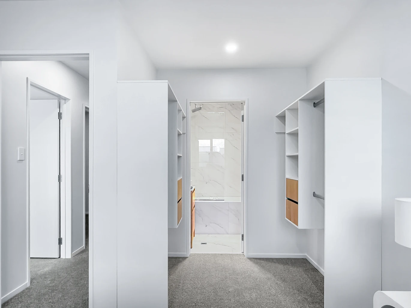 Brandnew, 139.7m2; Floor, 3 beds, 2.5 bathrooms, a dedicated study room, an internal garage, & additional off-street parking. 7 Longview Oak Lane Papakura, Auckland