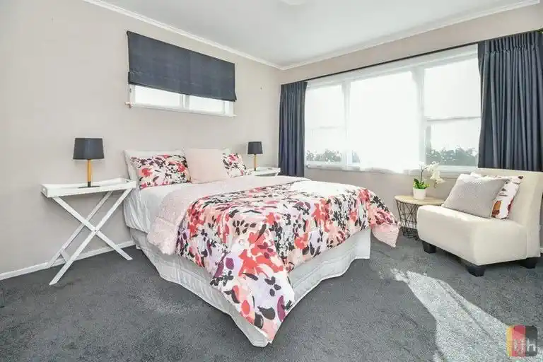 For rent, 3 beds 1 bath house with carport, Available from 16th August, 431A Great South Road, Opaheke, Auckland