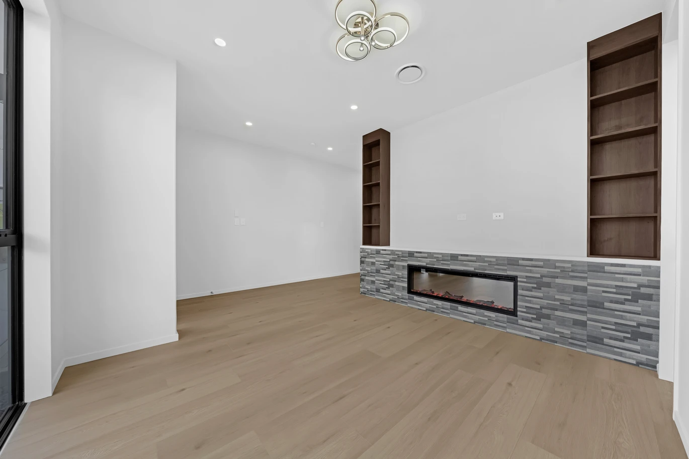 2 kitchens, 6 beds (2 ensuites) 4.5 baths house with garage and 1 bed granny, 65 Rashni Road Flat Bush, Auckland