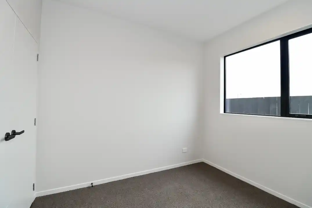 For rent, No pets, no smokers, 5 beds 3 baths house with double garage, including a self-contained 1-bedroom unit with independent access, Available from16th July, 108 Kahui Parade, Drury, Auckland
