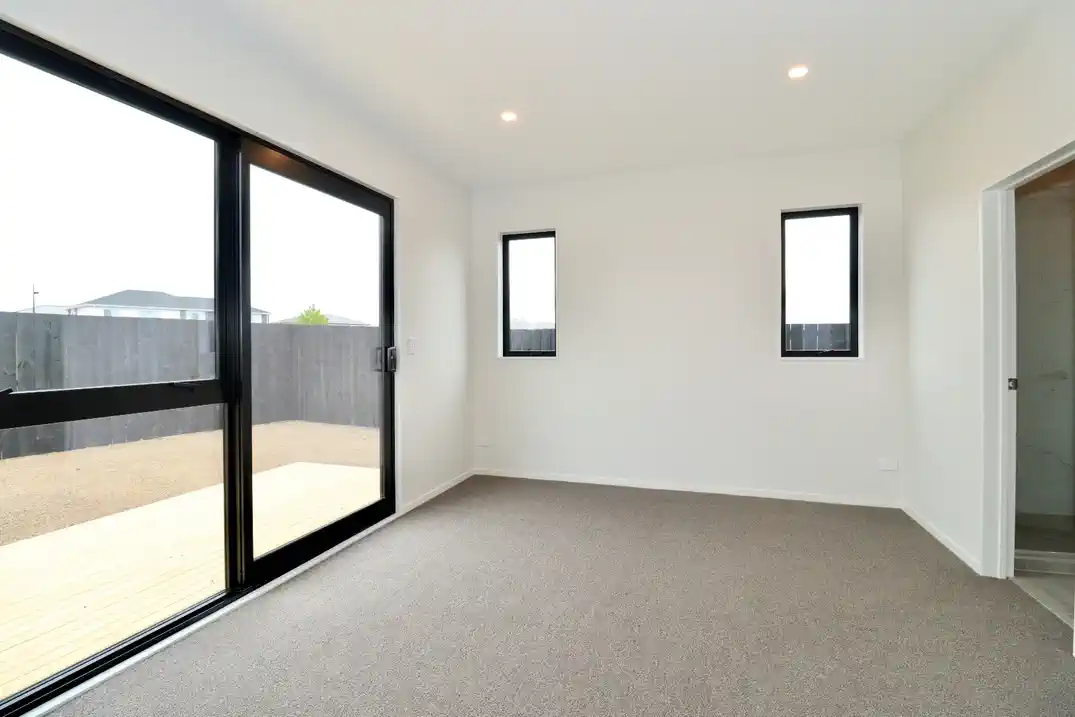 For rent, No pets, no smokers, 5 beds 3 baths house with double garage, including a self-contained 1-bedroom unit with independent access, Available from16th July, 108 Kahui Parade, Drury, Auckland