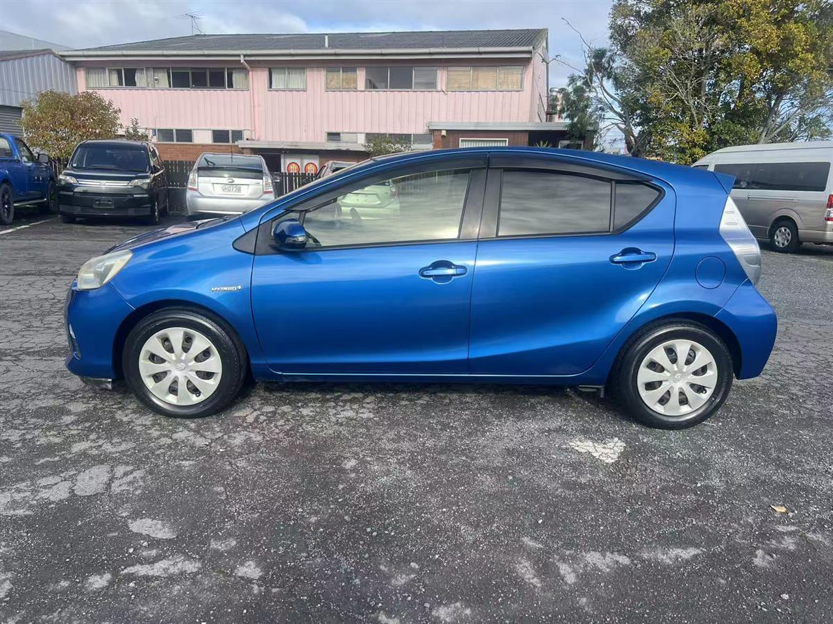 2012 Toyota Aqua G Hatchback Automatic, 5 seats, Hybrid, 1,496 cc, 128,356 km