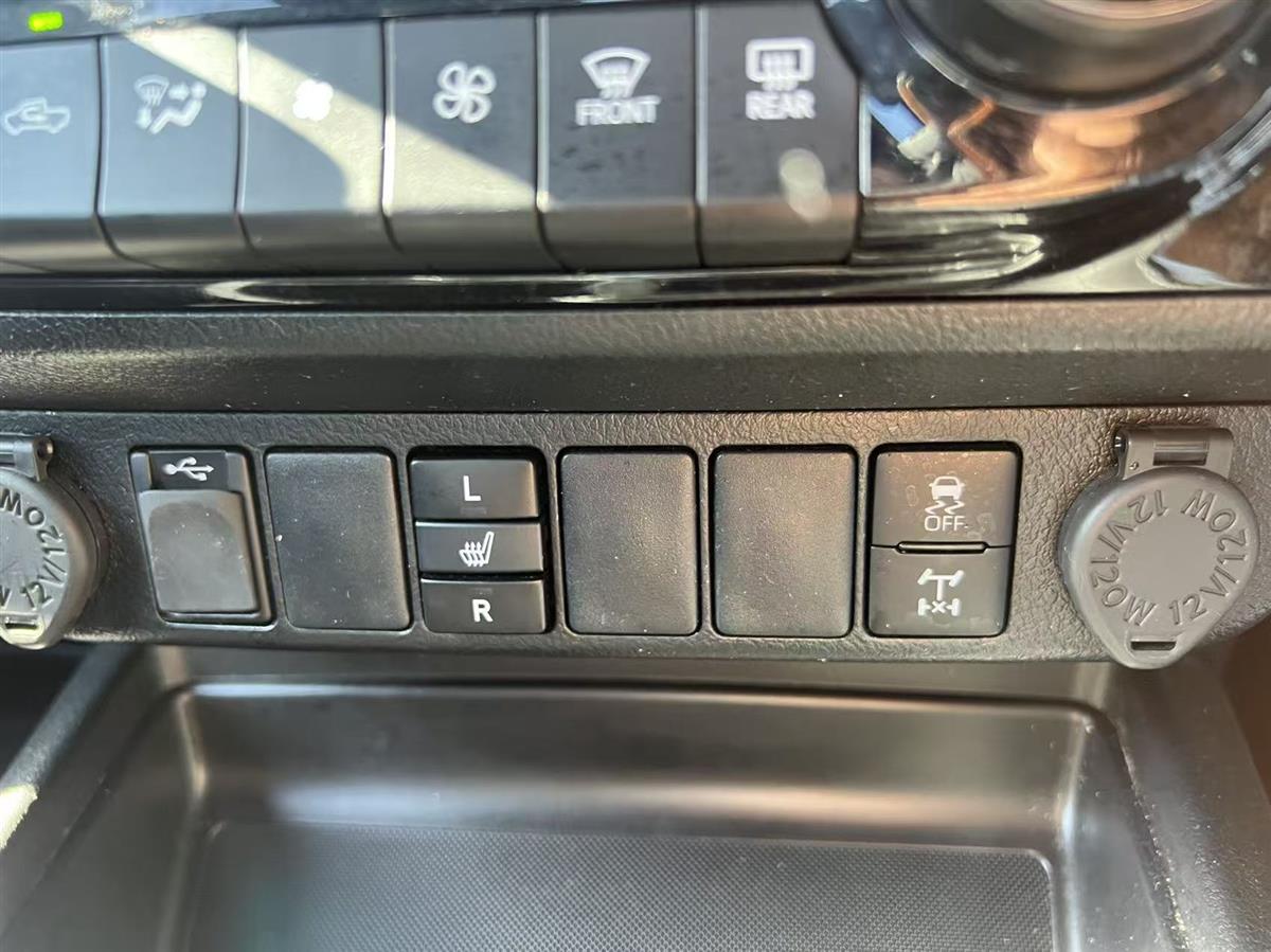 2024 Toyota Hilux SR5 CRUISER TD DC 2. Ute Automatic, 5 seats, Blue, Diesel, 2,755 cc, 36,944 km